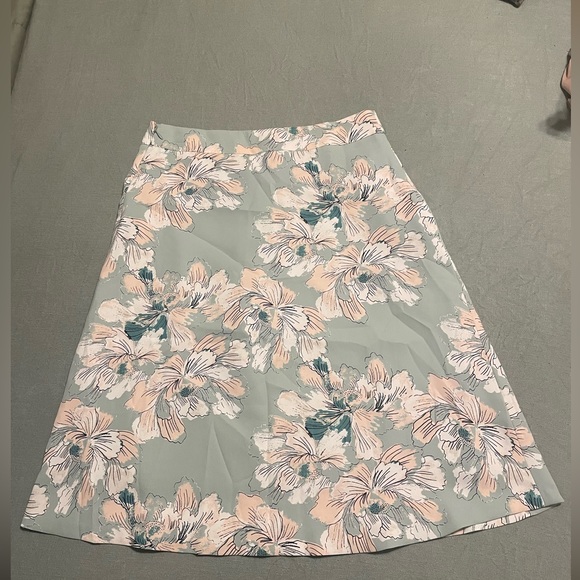 Ann Taylor Factory 4P Skirt - Picture 3 of 8